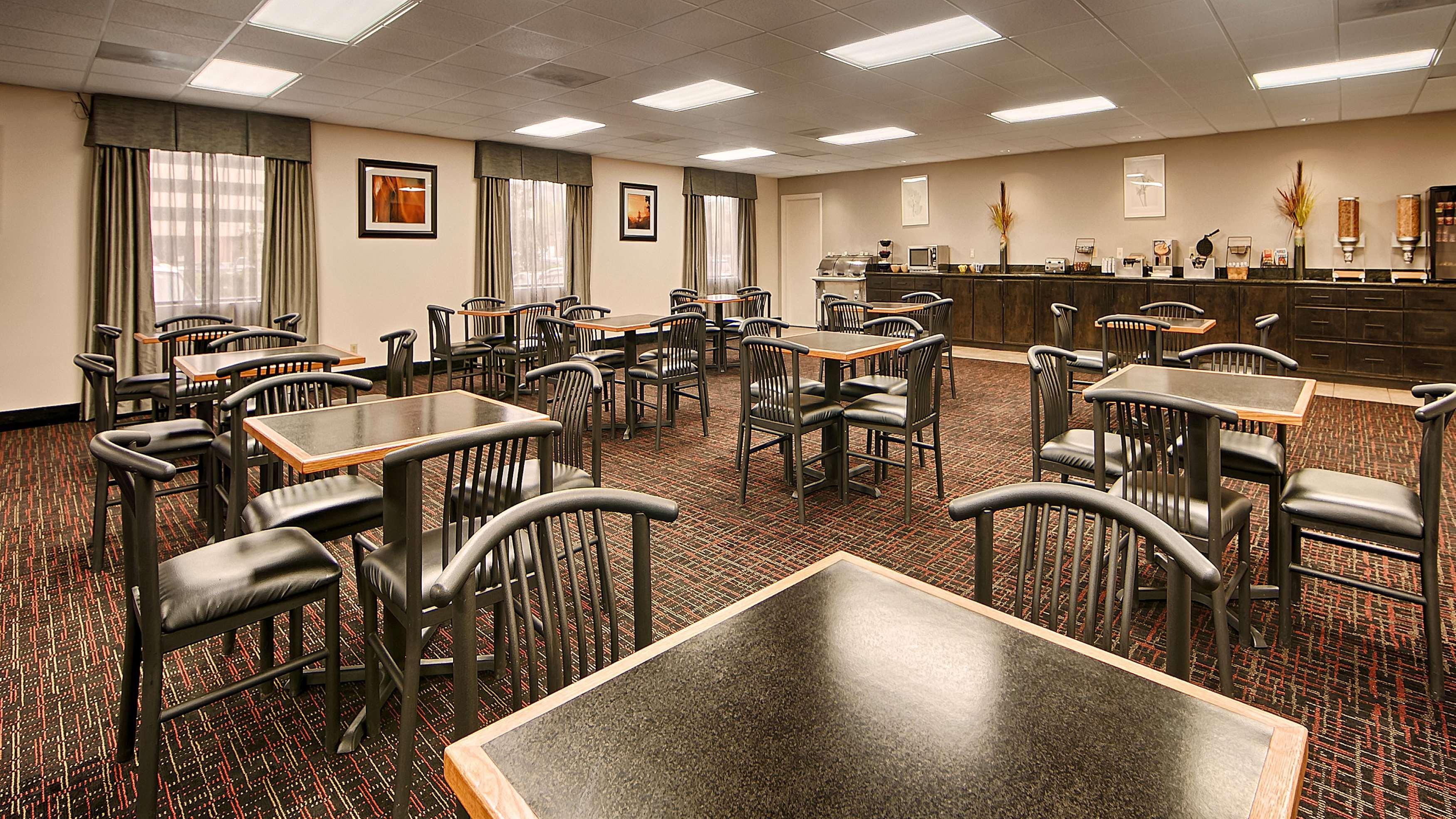 Surestay Plus Hotel By Best Western Houston Medical Center Restaurant photo